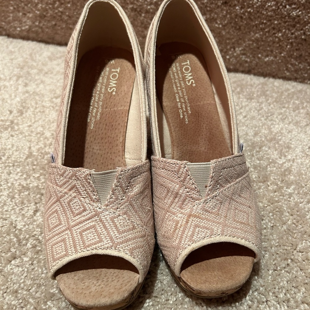 TOMS Women's Natural Woven Diamond Peep-Toe Shoes